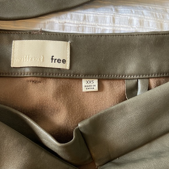 Aritzia Wilfred leather skirt - Picture 4 of 7